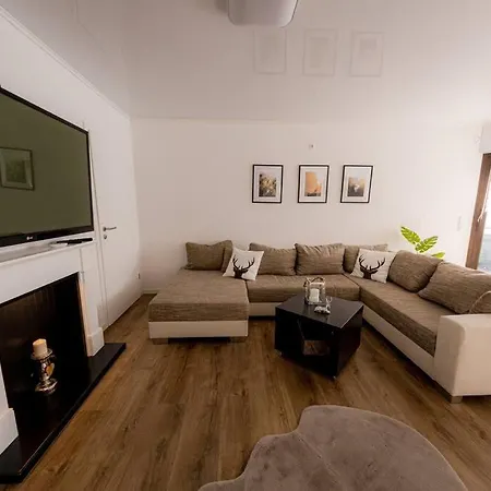 Hirschhoehe Im Taunus * 노이안스파흐