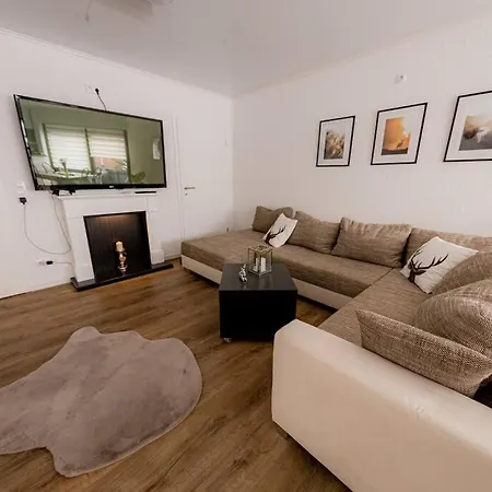 Hirschhoehe Im Taunus *